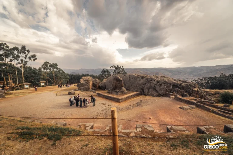 Sitio-arqueologico-de-Qenqo-en-Cusco